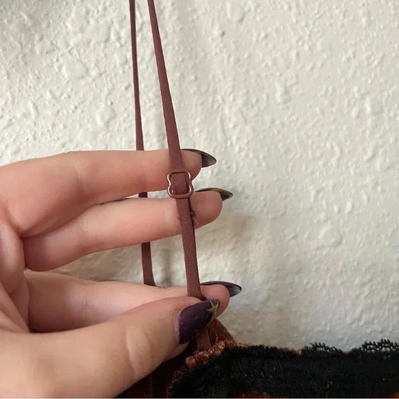 Urban Outfitters Faith Velvet Slip Dress Brown with Black Lace Size Small - Picture 5 of 7